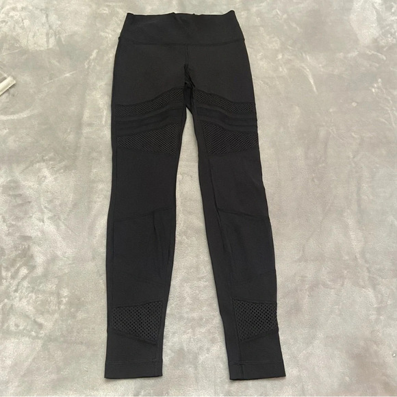 Lululemon Wunder Under High-Rise Tight *Mix & Mesh 28"
Black 21352 - Picture 6 of 14